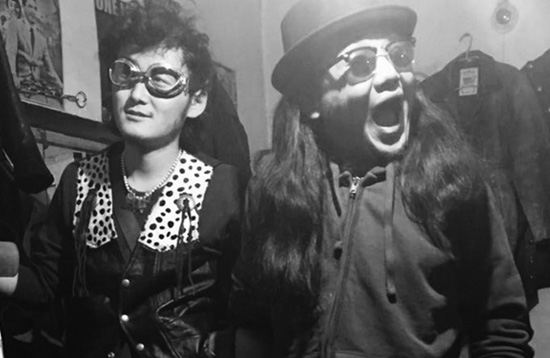 敬进与卷子1.jpg 敬进与卷子1.jpg