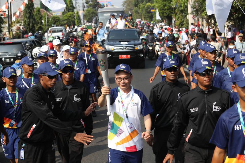 游艇会yth0008陈逸先生亚运火炬传递