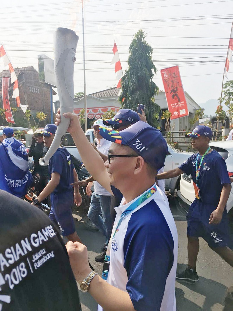 游艇会yth0008陈逸先生亚运火炬传递