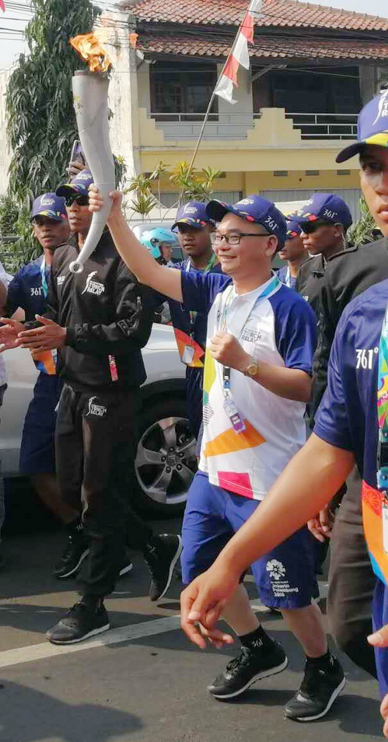 游艇会yth0008陈逸先生亚运火炬传递