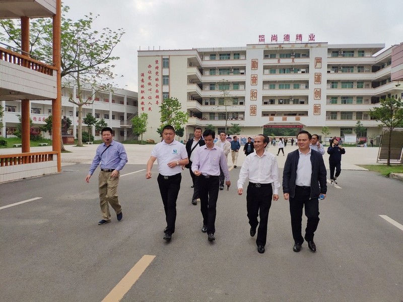 游艇会yth0008副总裁周兴光先生率队赴高州市考察政校企合作项目 游艇会yth0008副总裁周兴光先生率队赴高州市考察政校企合作项目