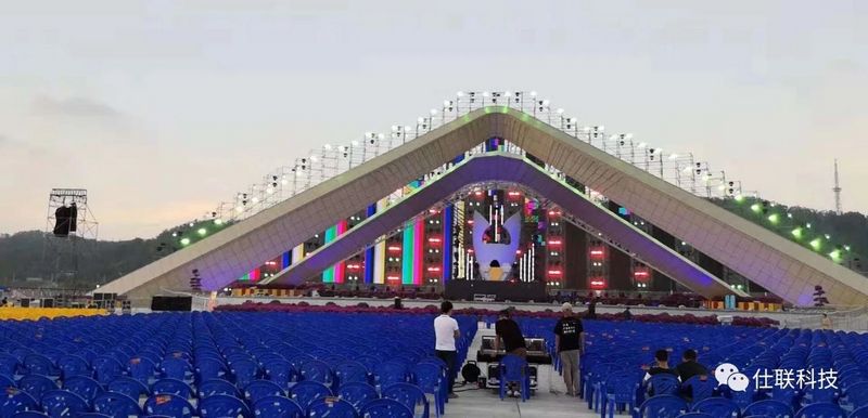 十万人围观“橙”市之光,廉江电音(红橙)节,不比广州灯光节差! (2).jpg 十万人围观“橙”市之光,廉江电音(红橙)节,不比广州灯光节差! (2).jpg