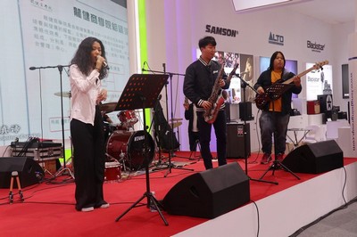 两支神秘乐队空降2019廉江红橙节游艇会yth0008会馆,用音乐谱写新章! (10).jpg 两支神秘乐队空降2019廉江红橙节游艇会yth0008会馆,用音乐谱写新章! (10).jpg