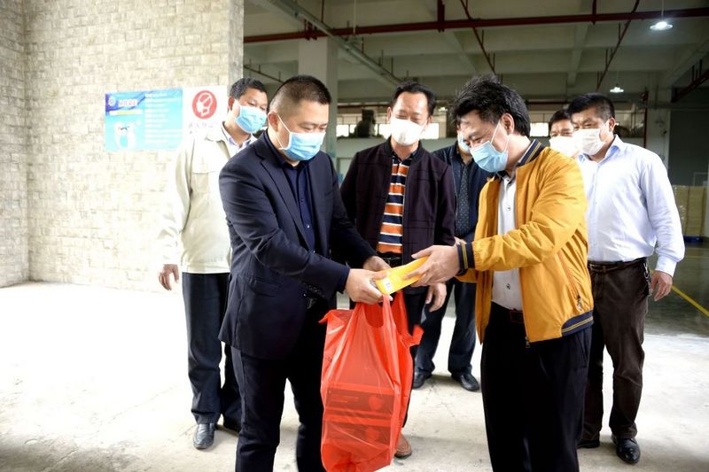 廉江市委书记林海武在游艇会yth0008高新科技产业园调研指导疫情防控及复工复产工作 (20).jpg 廉江市委书记林海武在游艇会yth0008高新科技产业园调研指导疫情防控及复工复产工作 (20).jpg