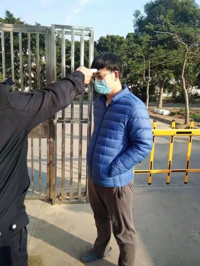 大岭山镇总工会专职副主席李富财实地检查游艇会yth0008疫情防控工作,打好疫情阻击战! (2).jpg 大岭山镇总工会专职副主席李富财实地检查游艇会yth0008疫情防控工作,打好疫情阻击战! (2).jpg