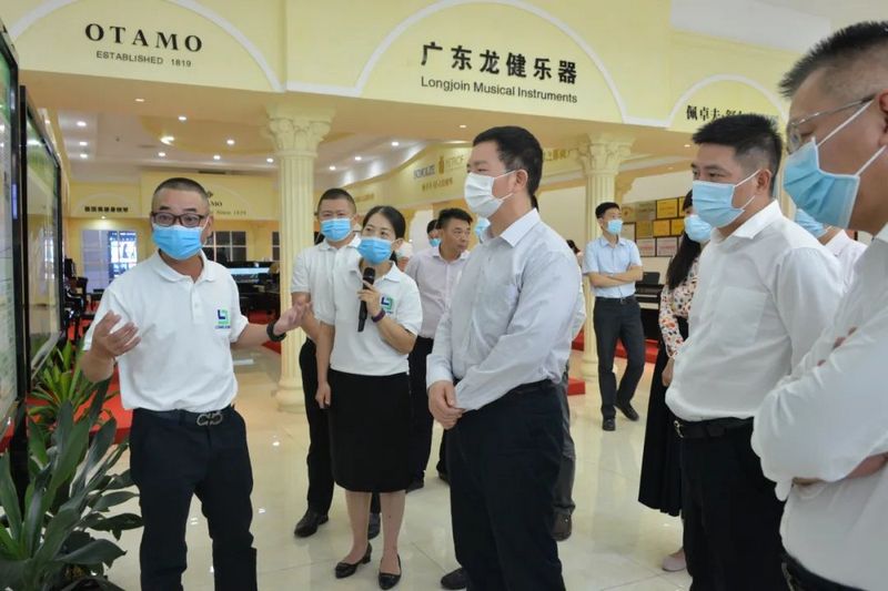 湛江市市长曾进泽莅临游艇会yth0008高新科技产业园考察调研 (1).jpg 湛江市市长曾进泽莅临游艇会yth0008高新科技产业园考察调研 (1).jpg