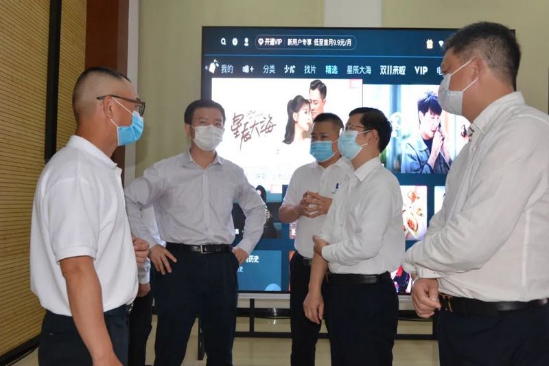 湛江市市长曾进泽莅临游艇会yth0008高新科技产业园考察调研 (2).jpg 湛江市市长曾进泽莅临游艇会yth0008高新科技产业园考察调研 (2).jpg