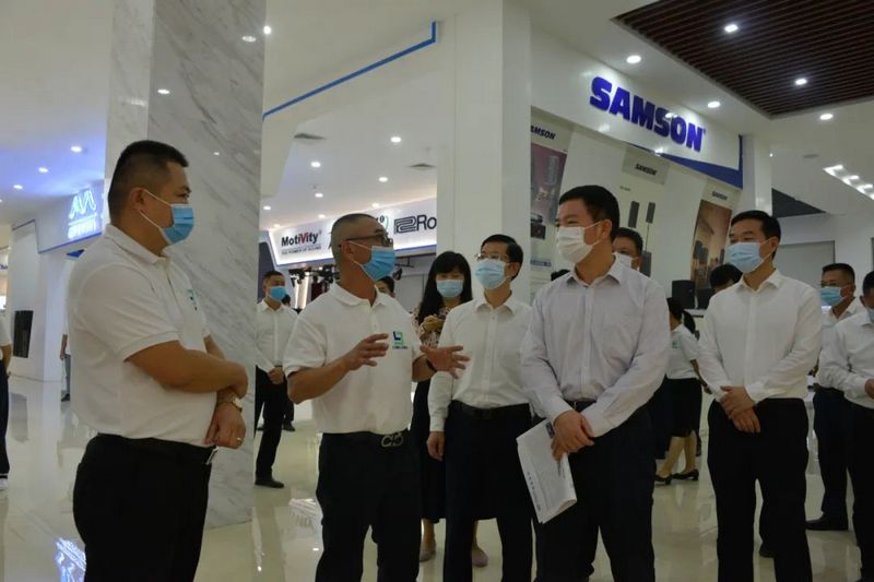 湛江市市长曾进泽莅临游艇会yth0008高新科技产业园考察调研 (3).jpg 湛江市市长曾进泽莅临游艇会yth0008高新科技产业园考察调研 (3).jpg