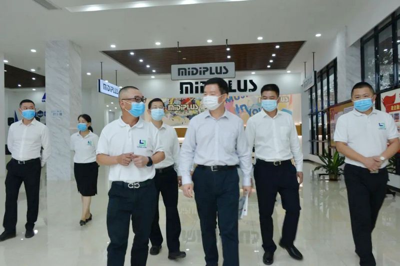 湛江市市长曾进泽莅临游艇会yth0008高新科技产业园考察调研 (4).jpg 湛江市市长曾进泽莅临游艇会yth0008高新科技产业园考察调研 (4).jpg