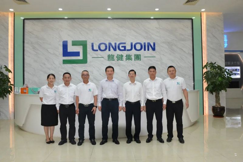 湛江市市长曾进泽莅临游艇会yth0008高新科技产业园考察调研 (6).jpg 湛江市市长曾进泽莅临游艇会yth0008高新科技产业园考察调研 (6).jpg