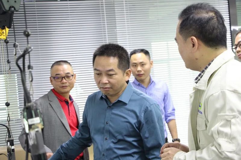 热烈欢迎廉江市委副书记、市长柯俊一行莅临游艇会yth0008东莞总部参观指导！ (3).jpg